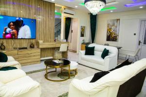 4 bedroom Flat / Apartment for shortlet Allen Avenue Ikeja Lagos