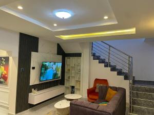 4 bedroom Flat / Apartment for shortlet Ogudu GRA Ogudu Lagos