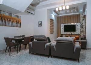 4 bedroom Flat / Apartment for shortlet Allen Avenue Ikeja Lagos