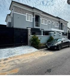 4 bedroom House for sale Surulere Lagos
