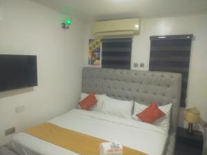 4 bedroom Flat / Apartment for rent Arowojobe Estate Mende Maryland Lagos