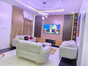 4 bedroom House for shortlet Osubun Ikota Lekki Lagos