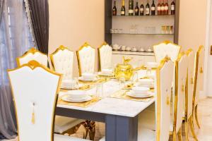 4 bedroom Flat / Apartment for shortlet Opebi Ikeja Lagos