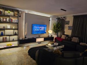 4 bedroom Flat / Apartment for shortlet Ilupeju Lagos