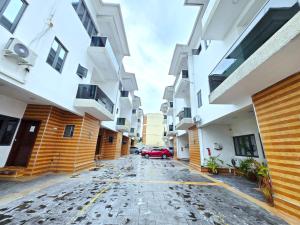 4 bedroom House for rent Osapa london Lekki Lagos