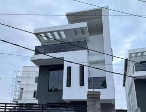 House for sale In An Estate Adeniyi Jones Ikeja Lagos