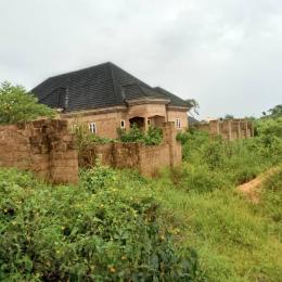 5 bedroom House for sale Auchi Bypass Road,iguomo Community Benin City, Central Edo