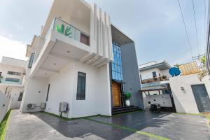 5 bedroom House for shortlet Ologolo Lekki Lagos
