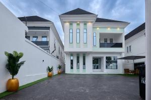 House for sale Gra Omole Omole phase 1 Ojodu Lagos