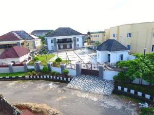 6 bedroom House for sale Judges Quarters (rocan Estate) Close To Market Square Mall Owerri Imo