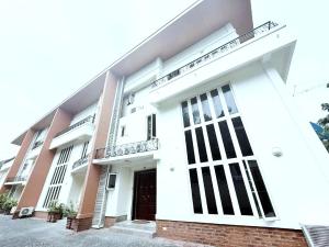 5 bedroom Flat / Apartment for rent Banana Island Ikoyi Lagos