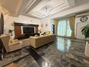 5 bedroom House for rent Adeyemo Alakija Street Ikeja GRA Ikeja Lagos