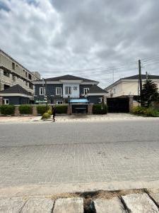 10 bedroom Commercial Property for sale Lekki Phase 1 Lekki Lagos