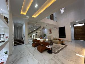 6 bedroom Flat / Apartment for shortlet Lekki Phase 1 Lekki Lagos
