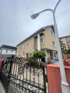 4 bedroom House for rent Maryland Lagos