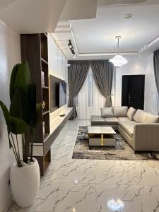 1 bedroom House for shortlet Chevron Along Lekki Expressway Lekki Lagos