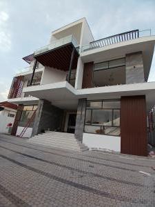 8 bedroom House for sale Diplomatic Zone Asokoro Abuja