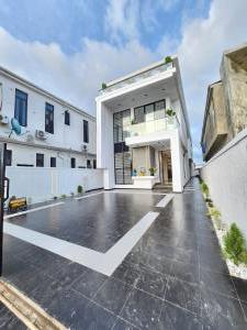 5 bedroom House for sale Ikota Lekki Lagos