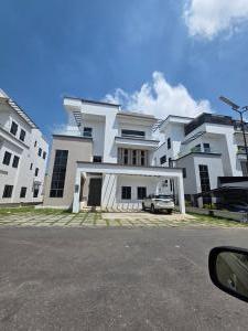 5 bedroom House for sale Ministers Quarters Mabushi Abuja