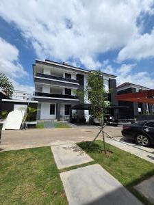 6 bedroom House for sale Market Square, Kado Abuja