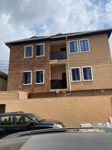 1 bedroom Flat / Apartment for sale Off Pedro Rd Shomolu Shomolu Lagos