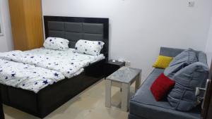 3 bedroom Flat / Apartment for shortlet Aare Oluyole Estate Ibadan Oyo