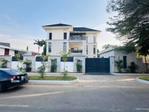 7 bedroom House for sale Mabushi District (video Of The House Is Attached) Maitama Abuja