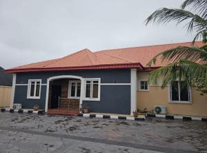 4 bedroom Flat / Apartment for sale Oluyole Estate Ibadan Oyo