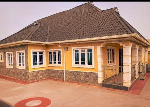 3 bedroom House for sale Ekerin Ologuneru, Eleyele Ibadan Oyo
