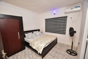 2 bedroom Commercial Property for rent Surulere Lagos