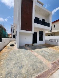 4 bedroom House for sale Golden Park Estate, Close To Blenco Supermarket & Sky Mall Sangotedo Ajah Lagos
