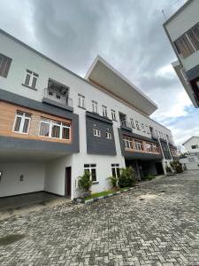 5 bedroom House for rent Shoni Highway Shonibare Estate Maryland Lagos