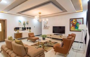 3 bedroom Commercial Property for shortlet Ikoyi Lagos