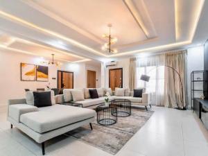 3 bedroom Commercial Property for shortlet Ikoyi Lagos