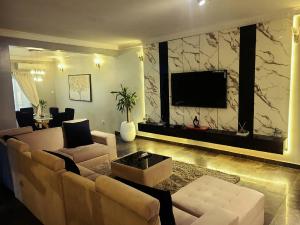 3 bedroom Flat / Apartment for shortlet Gra, Ikeja Lagos