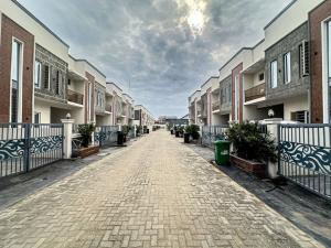 4 bedroom House for sale Abraham Adesanya Bustop, Ajah Lagos
