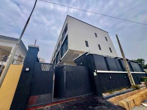 4 bedroom House for sale In A Call To Access Estate Within Jesu Oyingbo, Behind Shonibare Estate, Off Mobolaji Bank Anthony Way, Maryland Maryland Lagos