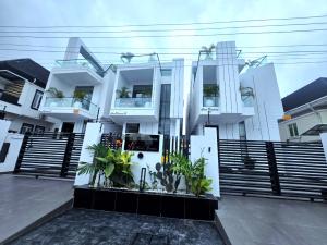 5 bedroom House for sale Ikota Lekki Lagos