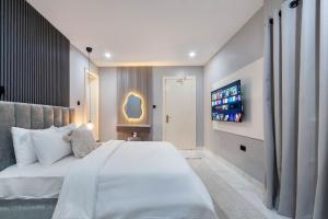 2 bedroom Flat / Apartment for shortlet Freedom Way Lekki Lagos