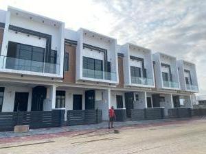 3 bedroom House for sale Off Mobil Estate Road Ilaje. Ikota Lekki Lagos