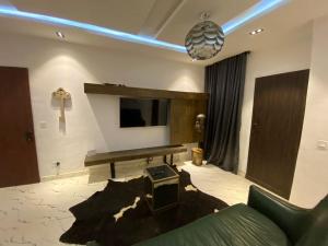 3 bedroom House for rent Airport Road(Ikeja) Ikeja Lagos