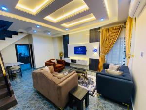 2 bedroom House for shortlet Valley Estate, Gra, Enugu Enugu