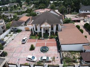 9 bedroom House for sale Forest Hill Estate, Jericho Gra, Ibadan Oyo