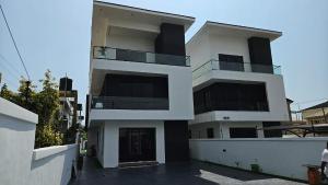 5 bedroom House for sale Alpha Beach Road Lekki Lagos