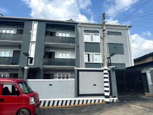3 bedroom Flat / Apartment for rent Ring Rd Ibadan Oyo