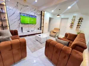3 bedroom Flat / Apartment for shortlet Alagomeji Yaba Lagos