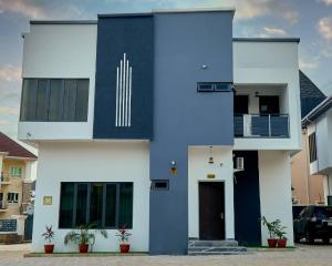 6 bedroom House for rent Guzape Abuja