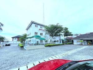 10 bedroom Commercial Property for sale Jakande Lekki Lagos