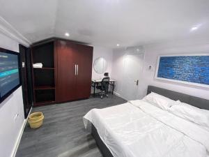 1 bedroom Flat / Apartment for rent Babatope Bajide 1st Roundabout Lekki Lagos