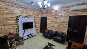 1 bedroom House for shortlet Opebi Ikeja Lagos